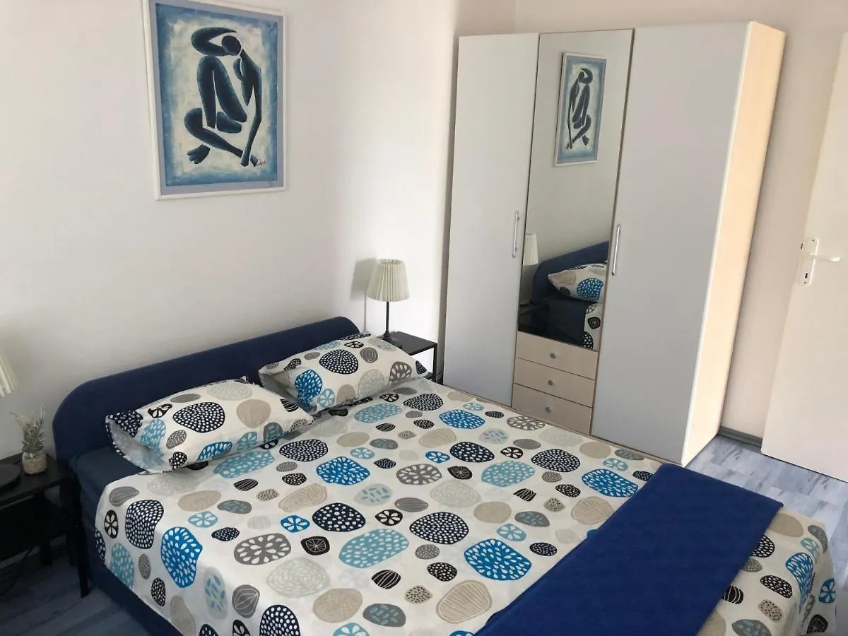 게스트하우스 Apartments Nebo 반타치치